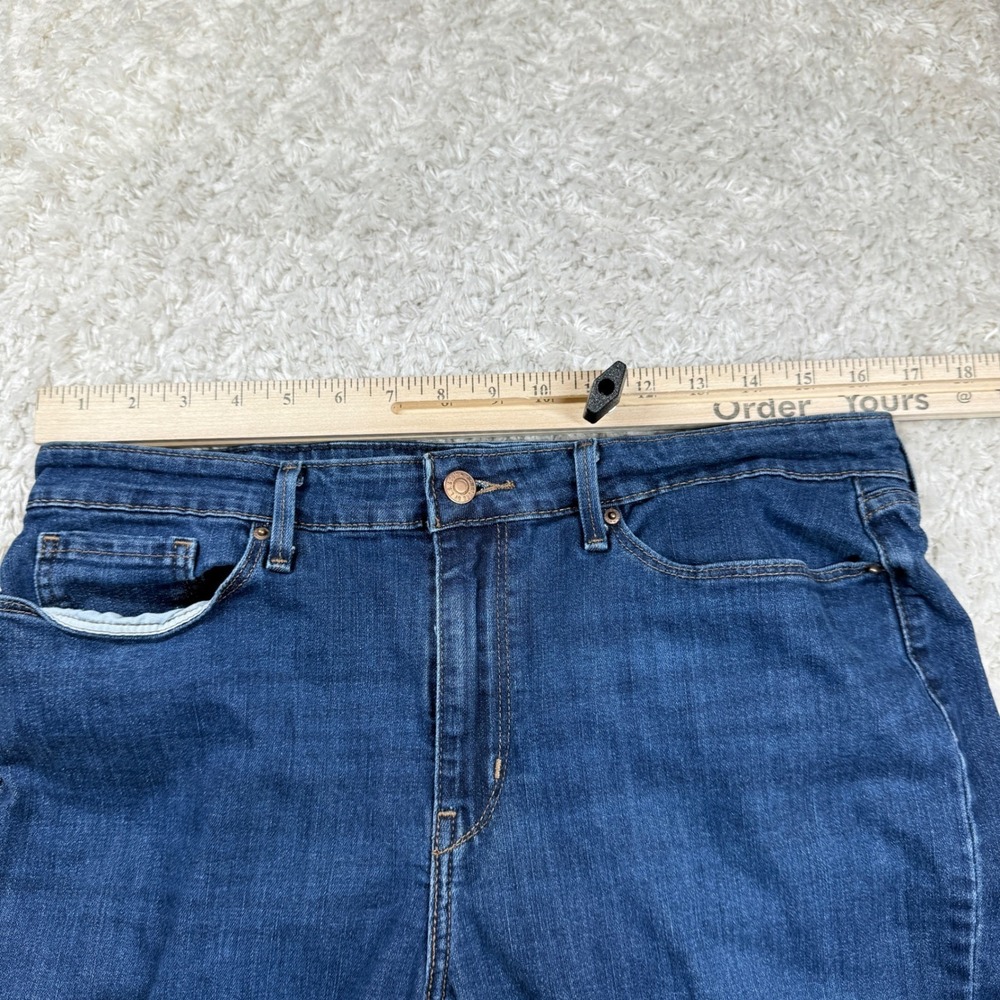 Signature Levi Strauss Mid-Rise Capri Jeans Women's 14 Dark Wash Denim Casual - Picture 6 of 12